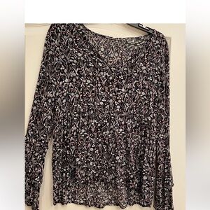 Hinge Black and White Floral Blouse with Pink Accents excellent condition